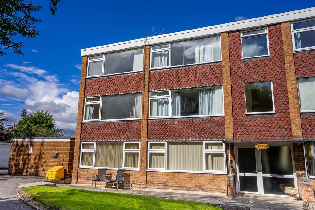 Ings Flats, Fulford, York, YO10 4PY 2 bed flat to rent £1,000 pcm (£