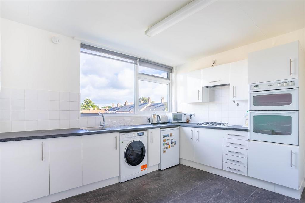 Ings Flats, Fulford, York, YO10 4PY 2 bed flat to rent £1,000 pcm (£
