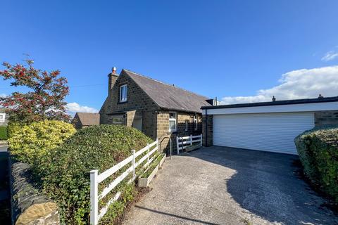 3 bedroom semi-detached bungalow for sale, Stonefield Avenue, Huddersfield HD4