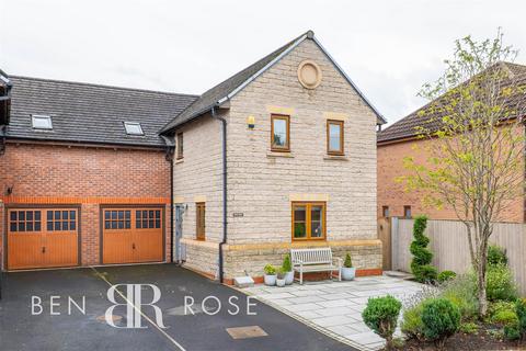 4 bedroom detached house for sale, Fareham Close, Walton-Le-Dale, Preston