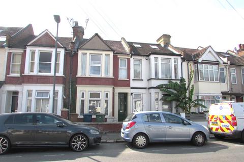 2 bedroom flat to rent, Gordon Road, Harrow Wealdstone, Middlesex HA3