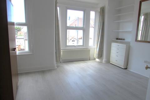 2 bedroom flat to rent, Gordon Road, Harrow Wealdstone, Middlesex HA3