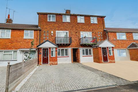 49 Long John, Hemel Hempstead, HP3 9LR