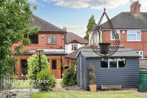 3 bedroom semi-detached house to rent, Garnett Road West, Porthill