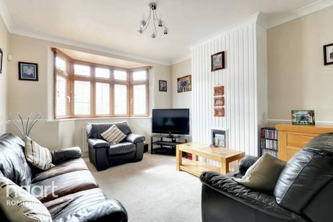 35 Crowlands Avenue, Romford, RM7 9JA
