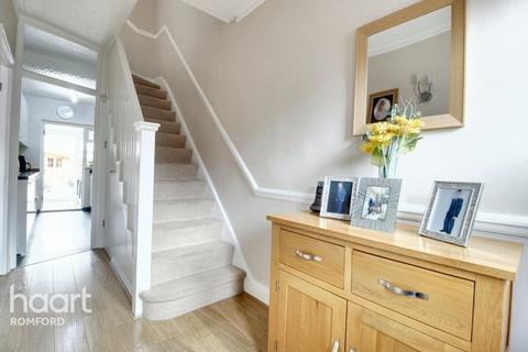 35 Crowlands Avenue, Romford, RM7 9JA