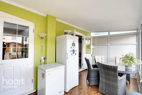 35 Crowlands Avenue, Romford, RM7 9JA