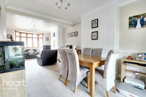35 Crowlands Avenue, Romford, RM7 9JA