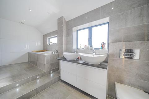 62 Chestnut Avenue, West Wickham, BR4 9ES