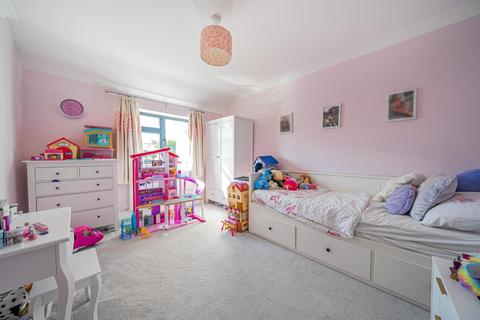 62 Chestnut Avenue, West Wickham, BR4 9ES