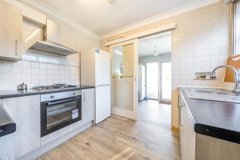32 Collins Drive, Ruislip, HA4 9EN