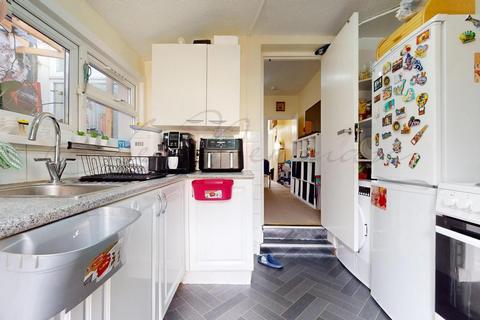 3 bedroom terraced house to rent, Selby Road, Plaistow, E13