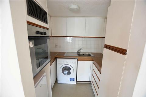 Studio for sale, Badger Close, Feltham, Middlesex, TW13