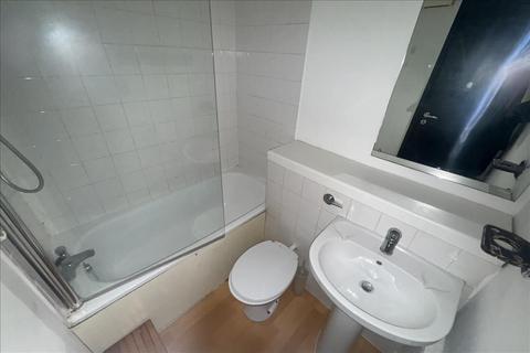 Studio for sale, Badger Close, Feltham, Middlesex, TW13