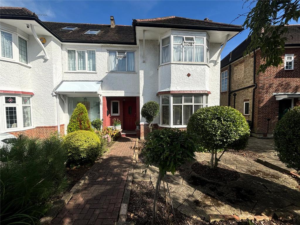 West Hill Way, Totteridge, London, N20 3 bed semidetached house for