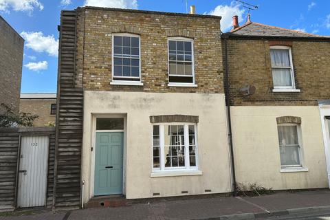 2 bedroom end of terrace house to rent, King Street, Ramsgate, CT11