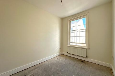 2 bedroom end of terrace house to rent, King Street, Ramsgate, CT11