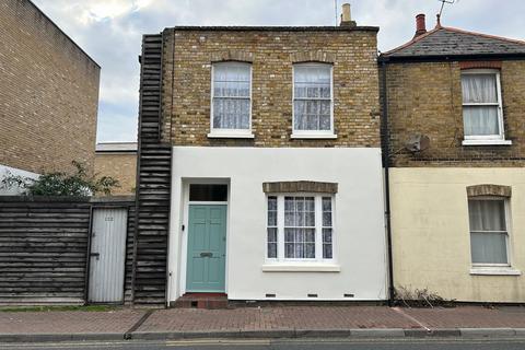 2 bedroom end of terrace house to rent, King Street, Ramsgate, CT11