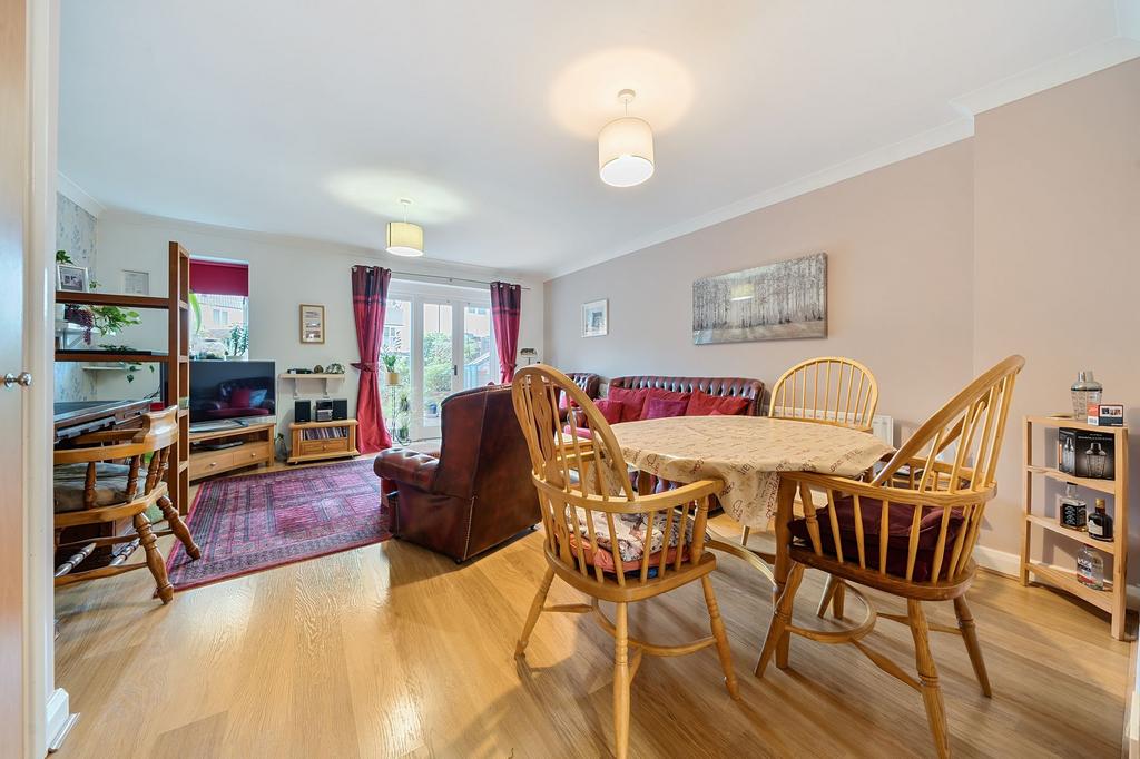 Living Room/Dining Room (3)