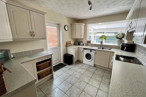 2 bedroom bungalow to rent, Coopers Close, Ipswich IP6