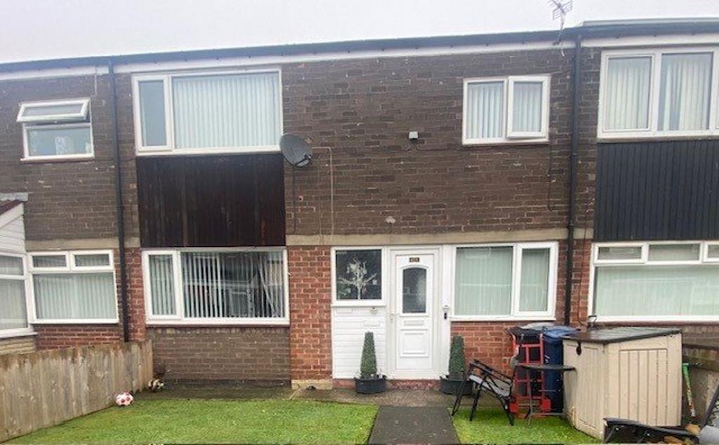 Gibbons Walk, South Shields 3 bed terraced house to rent £650 pcm (£