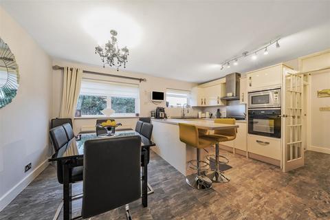 2 bedroom flat for sale, The Four Tubs, Bushey WD23