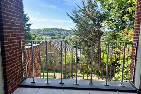 2 bedroom apartment to rent, Russell Hill, Purley