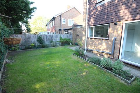 20 Yew Tree Close, Worcester Park, KT4 7RP