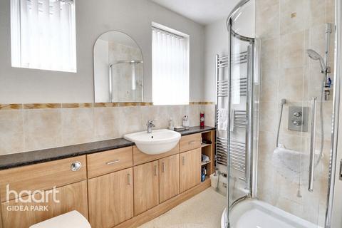 20 Rossall Close, Hornchurch, RM11 1BP