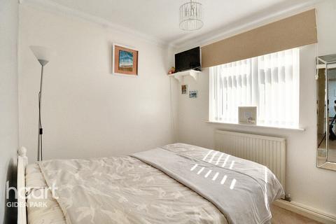 20 Rossall Close, Hornchurch, RM11 1BP