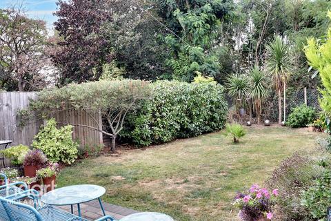 20 Rossall Close, Hornchurch, RM11 1BP