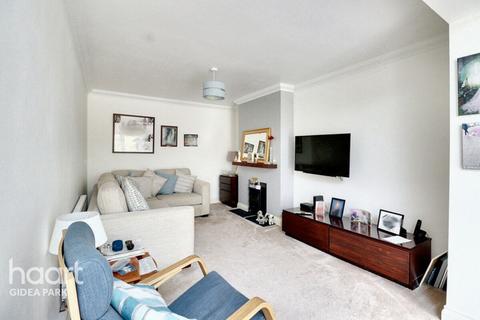 20 Rossall Close, Hornchurch, RM11 1BP