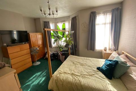 50 Whitehill Road, Gravesend, DA12 5PG