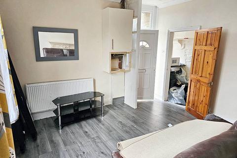 2 bedroom end of terrace house for sale, Calton Street, Keighley BD21