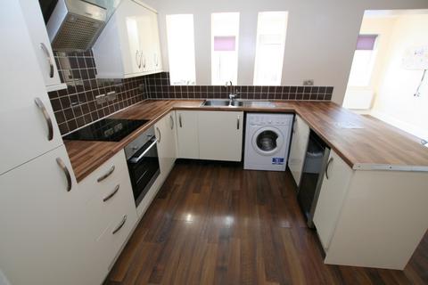 3 bedroom terraced house to rent, Carlton Crescent, Ellesmere Port, Cheshire. CH66