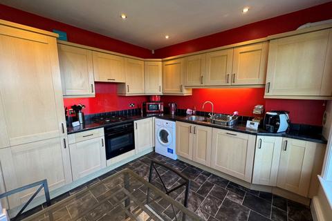 2 bedroom flat to rent, Westgate, Fence Avenue, Macclesfield