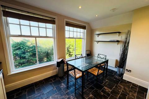 2 bedroom flat to rent, Westgate, Fence Avenue, Macclesfield