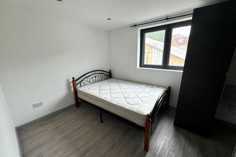 2 bedroom flat to rent, Crofton Road, London E13