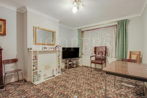 3 bedroom end of terrace house for sale, Tankridge Road, London, NW2