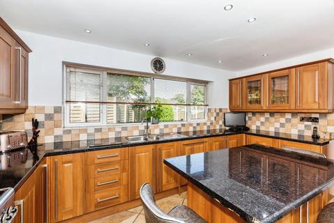2 Clos Bevan, Gowerton, Swansea, SA4 3GY