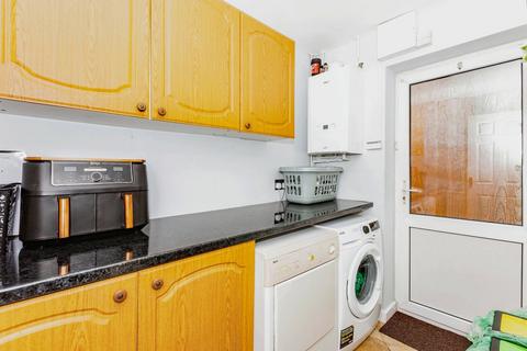 2 Clos Bevan, Gowerton, Swansea, SA4 3GY