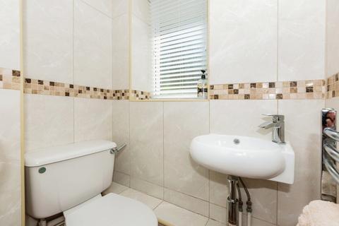 2 Clos Bevan, Gowerton, Swansea, SA4 3GY