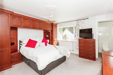 2 Clos Bevan, Gowerton, Swansea, SA4 3GY