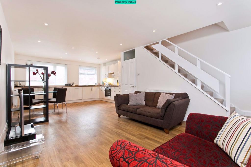 Open plan living room / kitchen