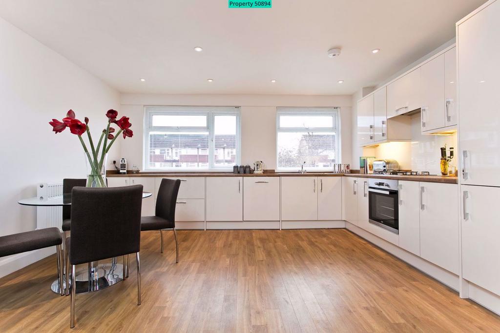 Open plan living room / kitchen