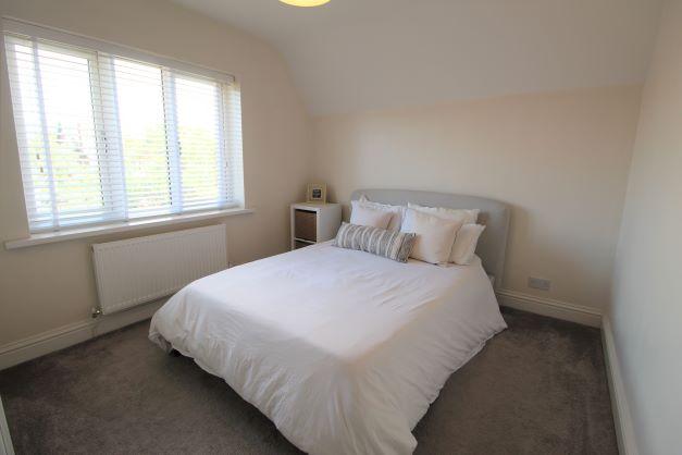R Bed 2.jpg