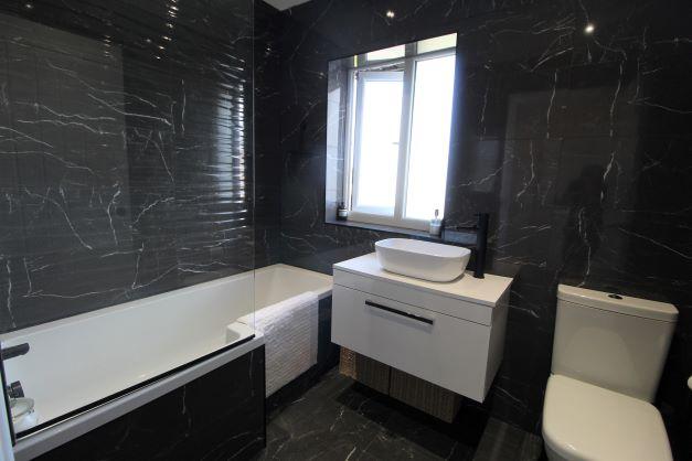 R Bathroom.jpg