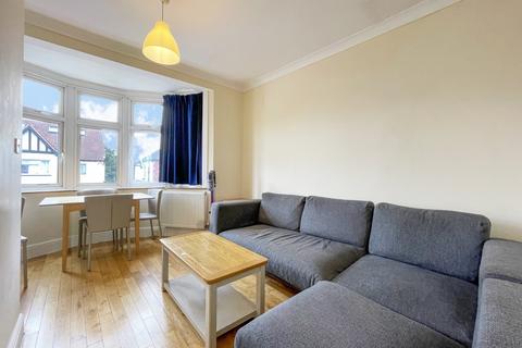 2 bedroom flat to rent, Gladstone Park Gardens, London NW2