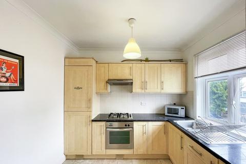 2 bedroom flat to rent, Gladstone Park Gardens, London NW2