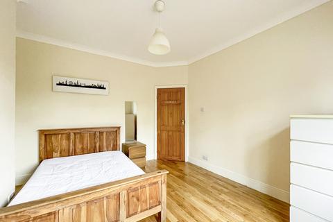 2 bedroom flat to rent, Gladstone Park Gardens, London NW2